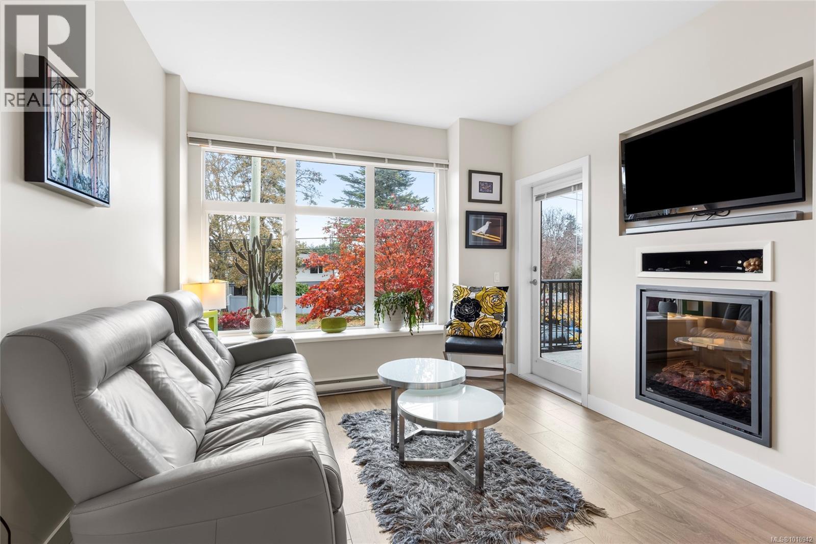 206 4040 Borden St, Saanich