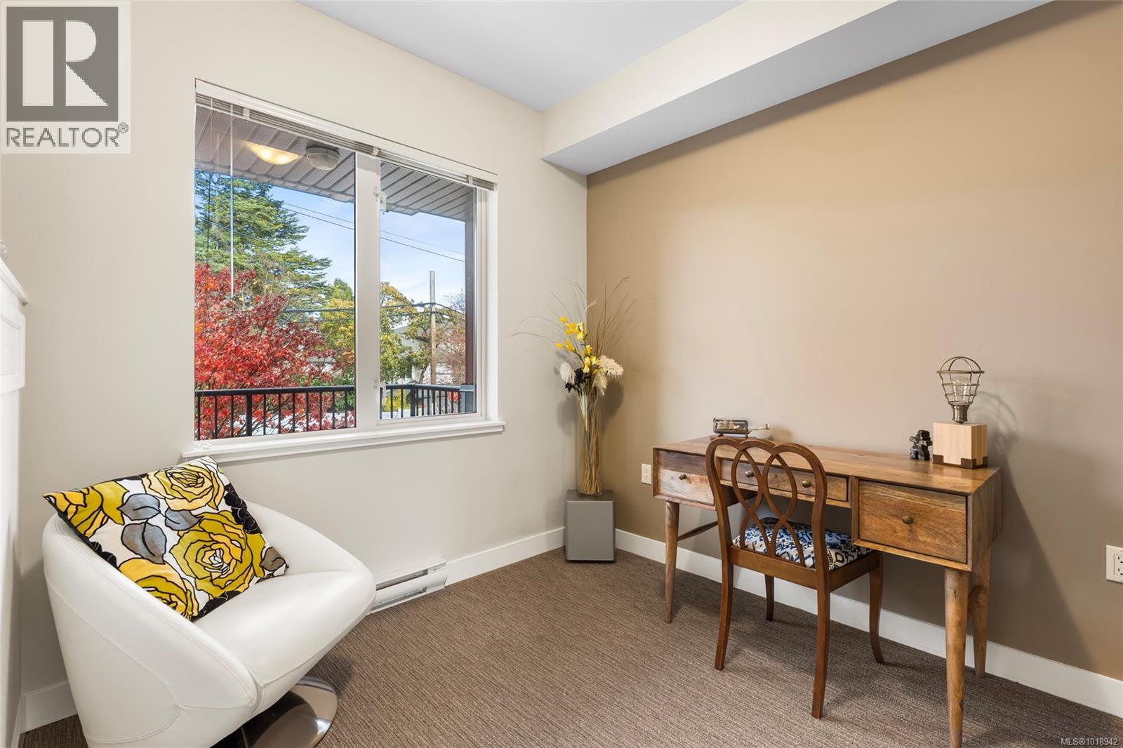 206 4040 Borden St, Saanich