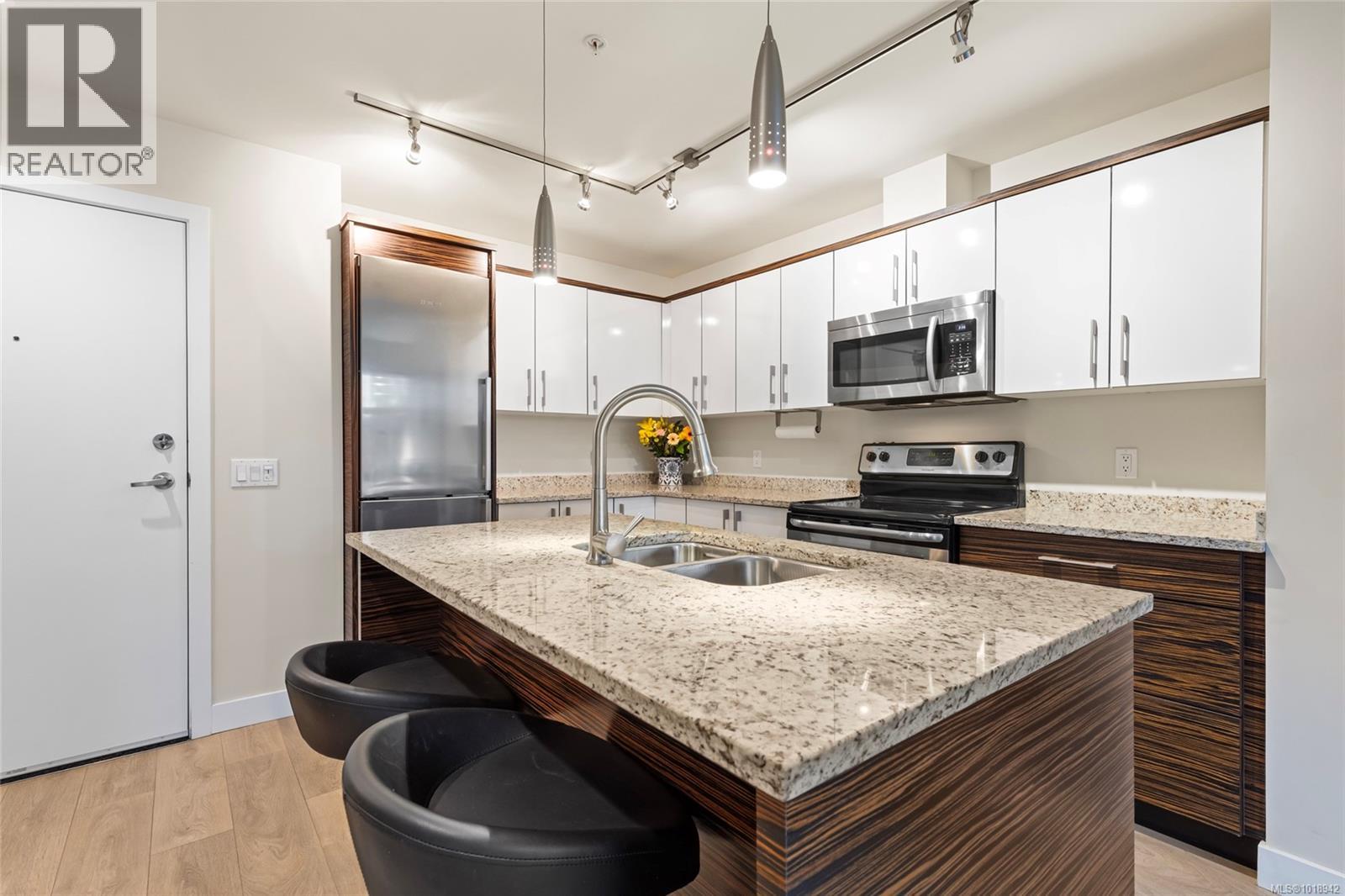 206 4040 Borden St, Saanich