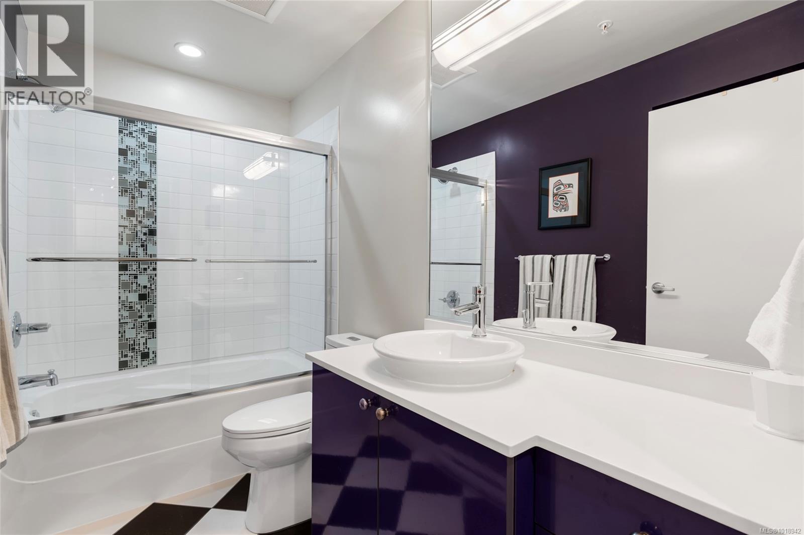 206 4040 Borden St, Saanich