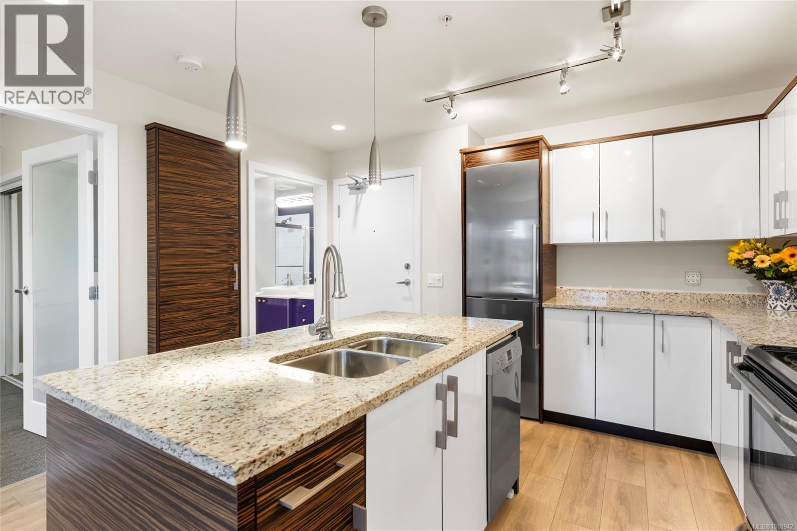 206 4040 Borden St, Saanich