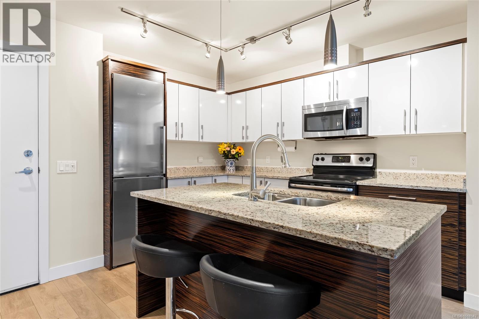 206 4040 Borden St, Saanich