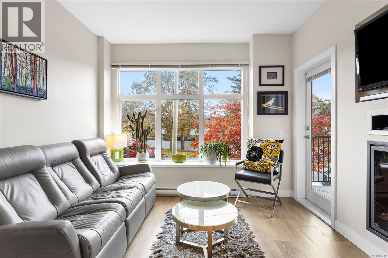 206 4040 Borden St, Saanich