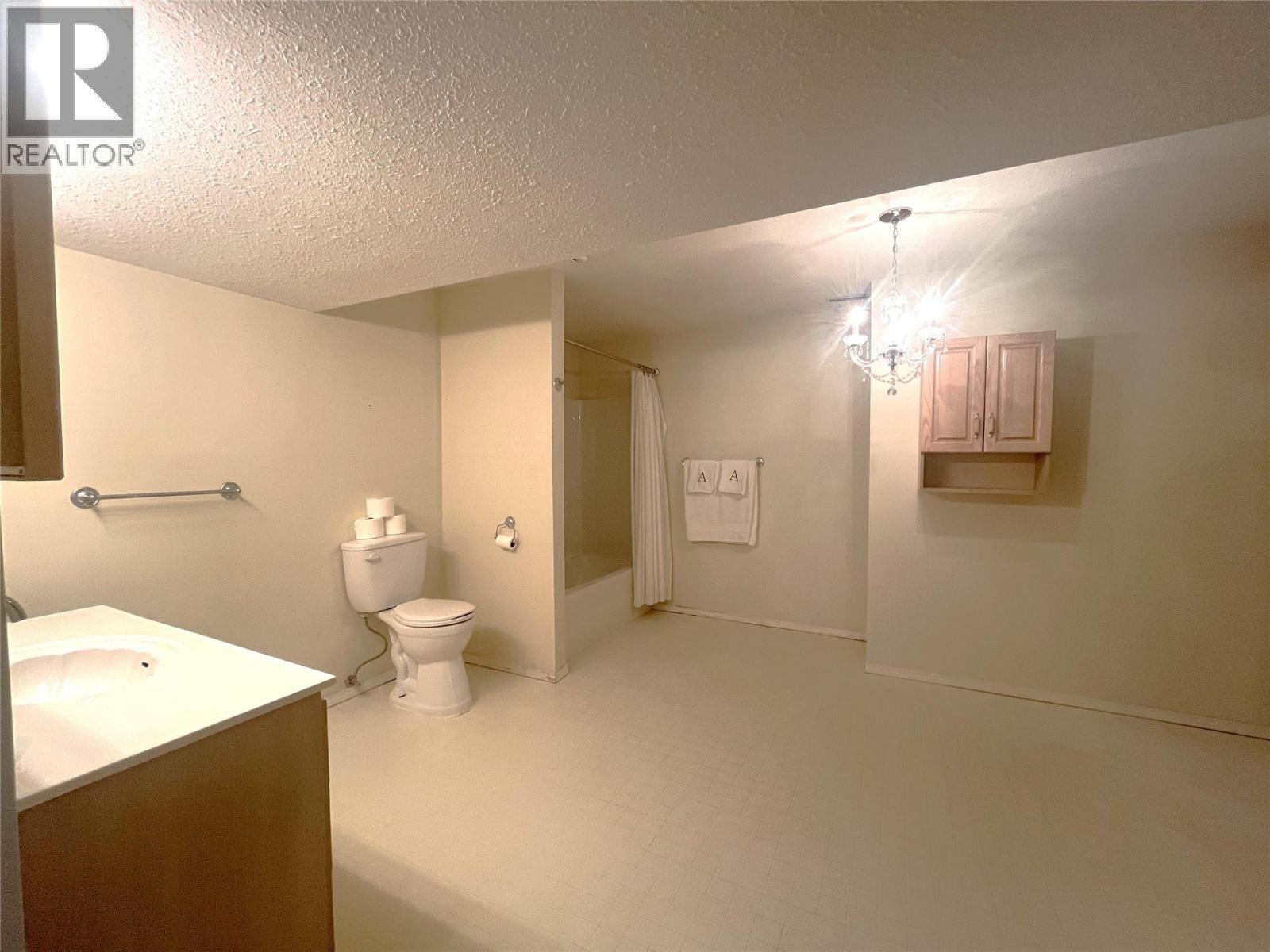 2392 Qu'Appelle Boulevard, Kamloops