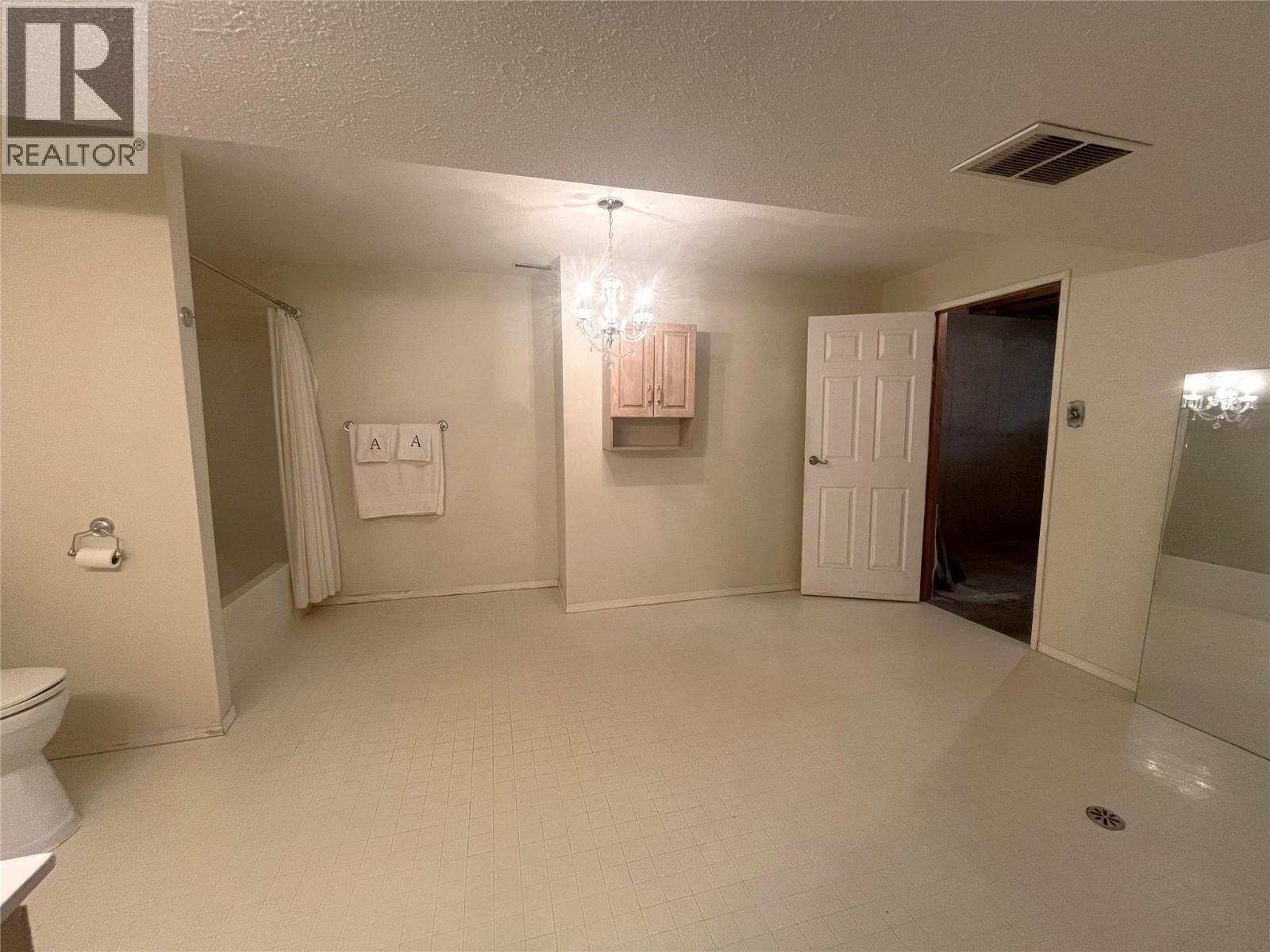 2392 Qu'Appelle Boulevard, Kamloops