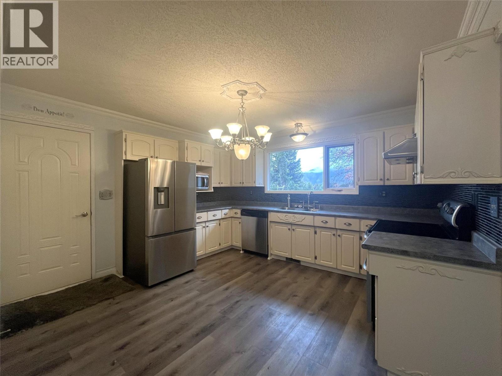 2392 Qu'Appelle Boulevard, Kamloops