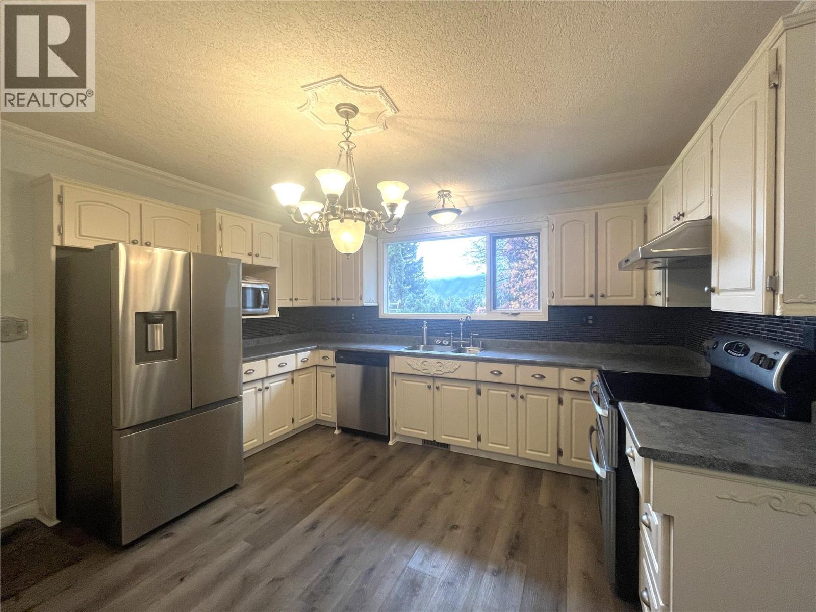 2392 Qu'Appelle Boulevard, Kamloops