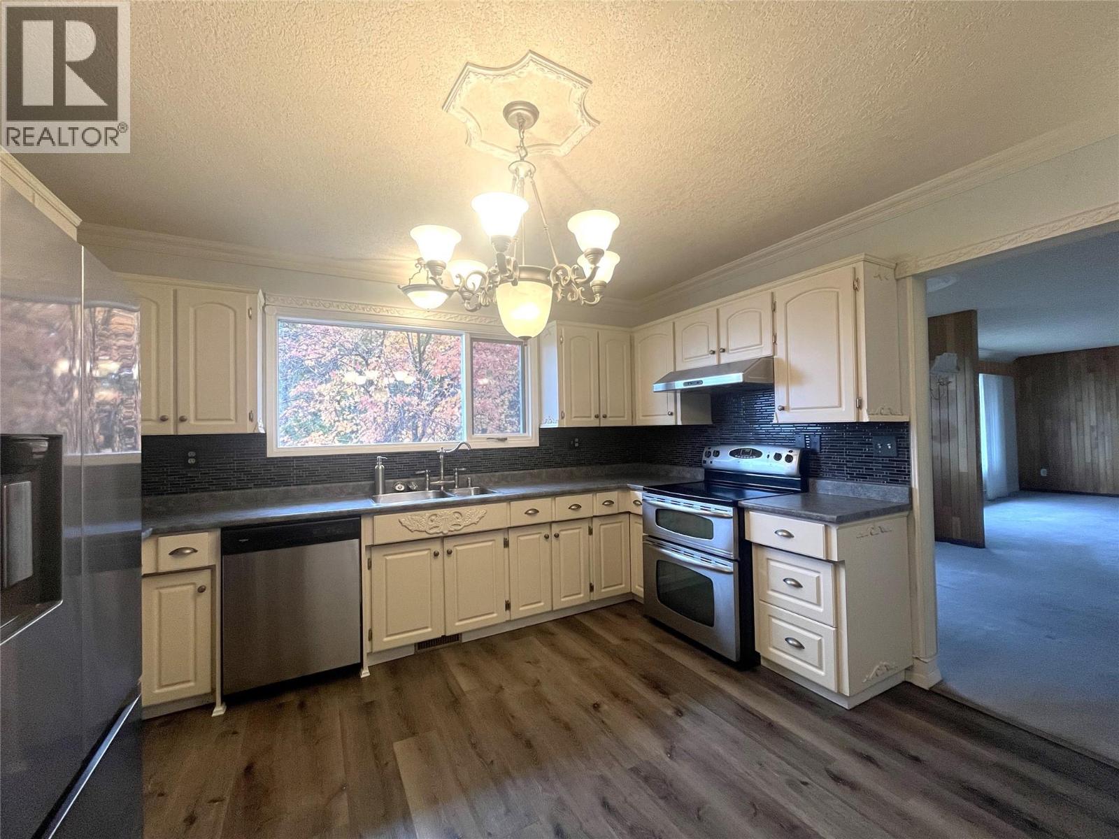 2392 Qu'Appelle Boulevard, Kamloops