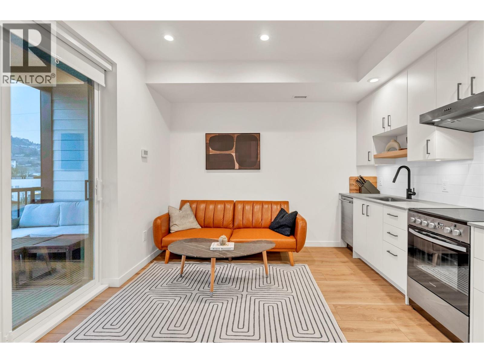 311 660 Cawston Avenue, Kelowna