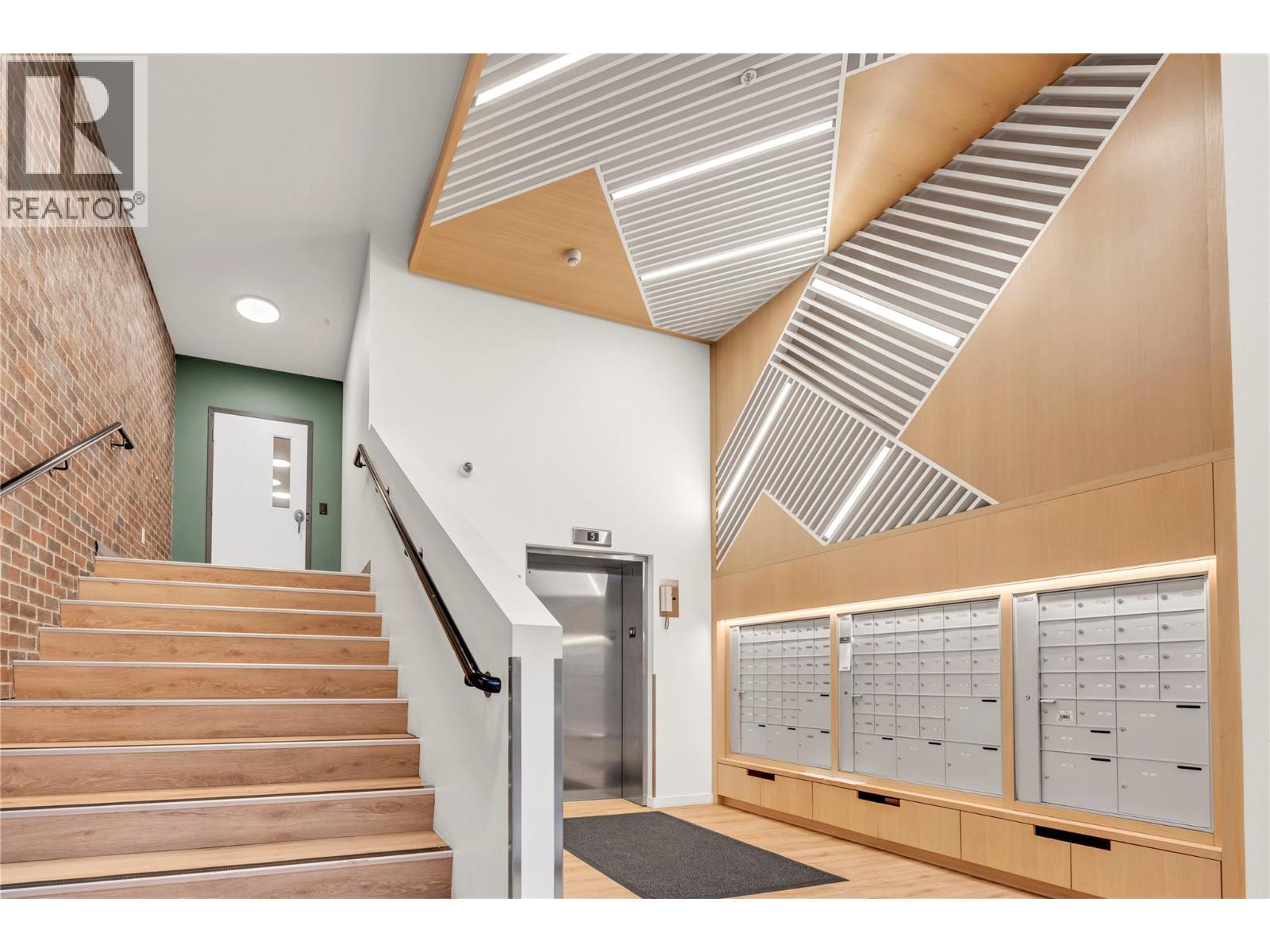 311 660 Cawston Avenue, Kelowna