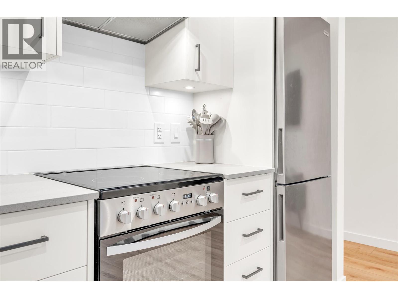 311 660 Cawston Avenue, Kelowna