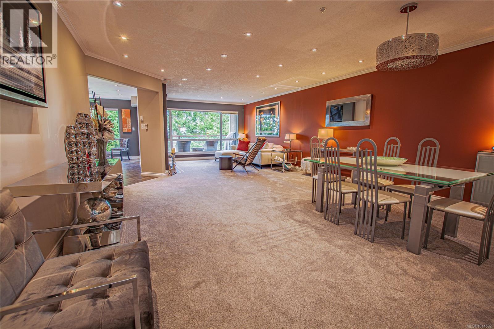 502 940 Boulderwood Rise, Saanich