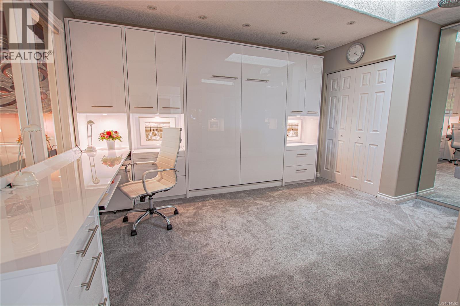 502 940 Boulderwood Rise, Saanich