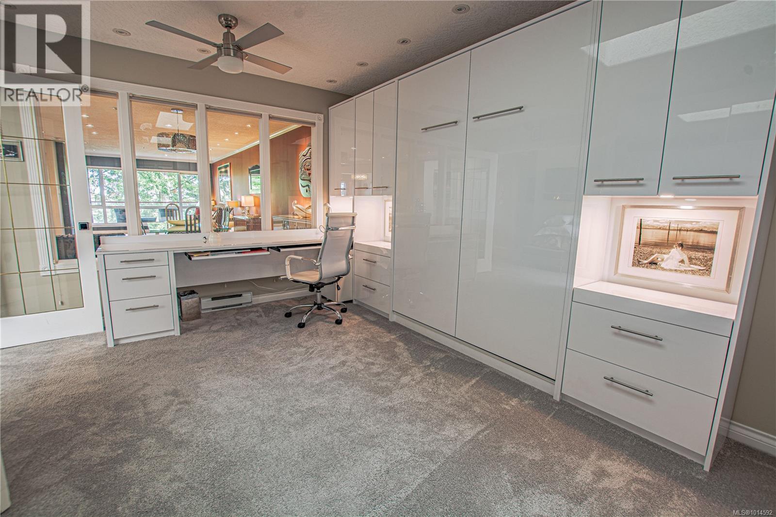 502 940 Boulderwood Rise, Saanich