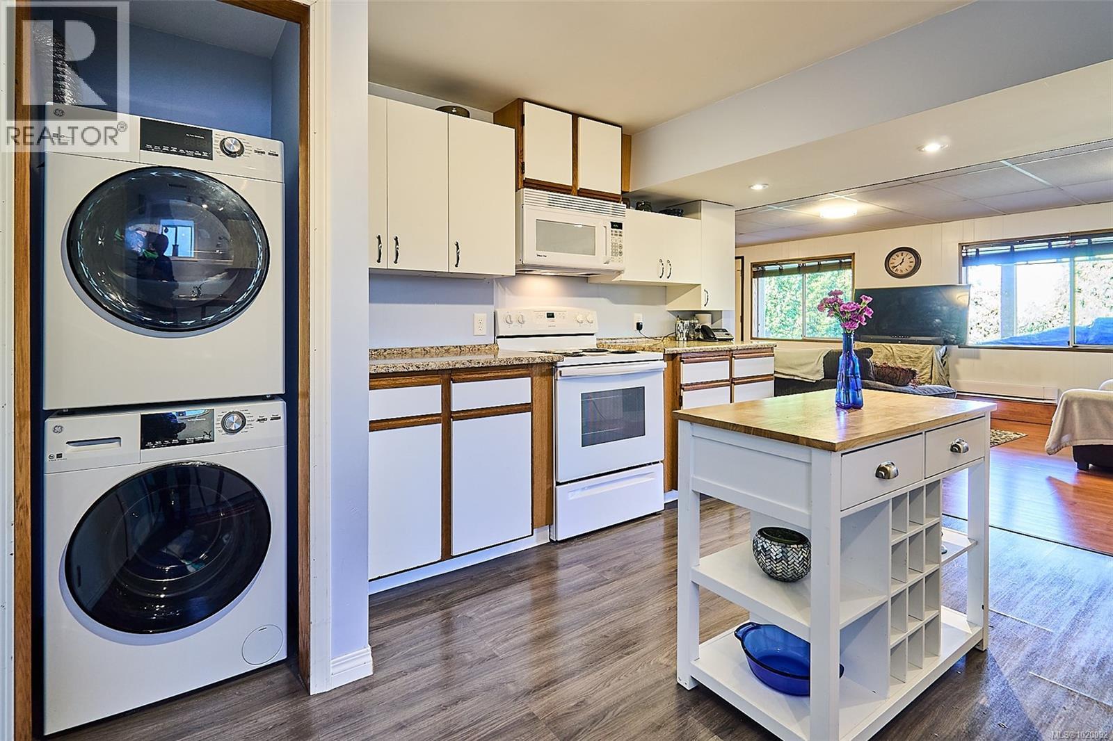 5422 Bayshore Dr, Nanaimo