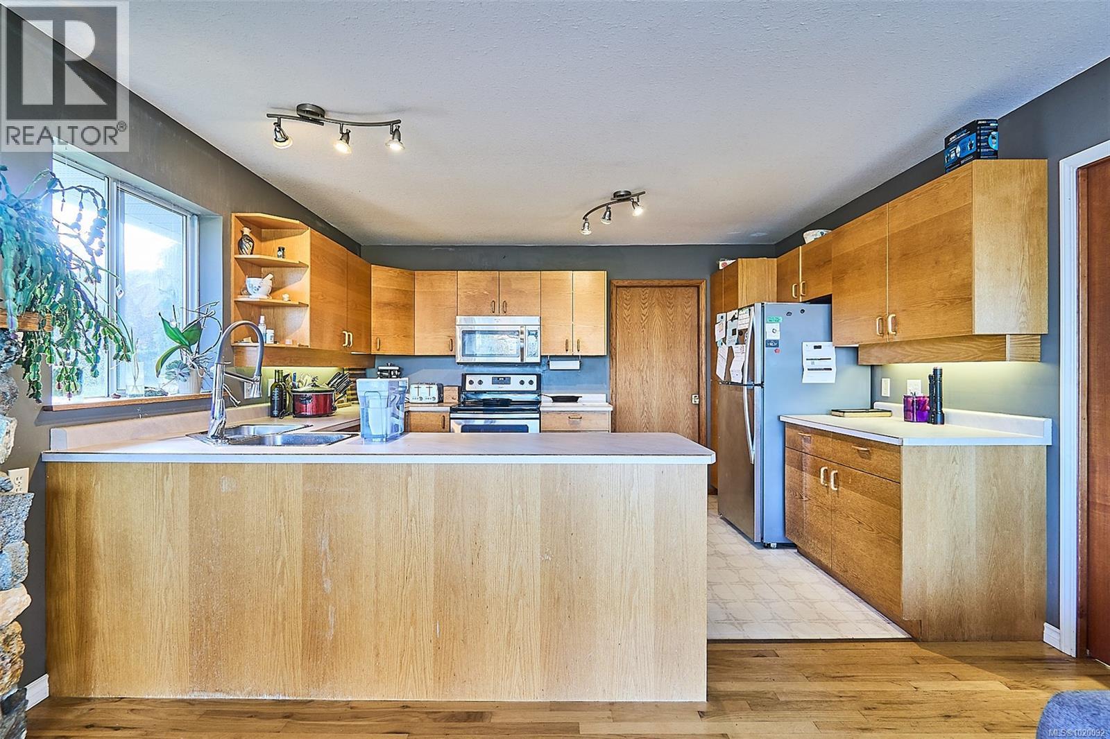 5422 Bayshore Dr, Nanaimo