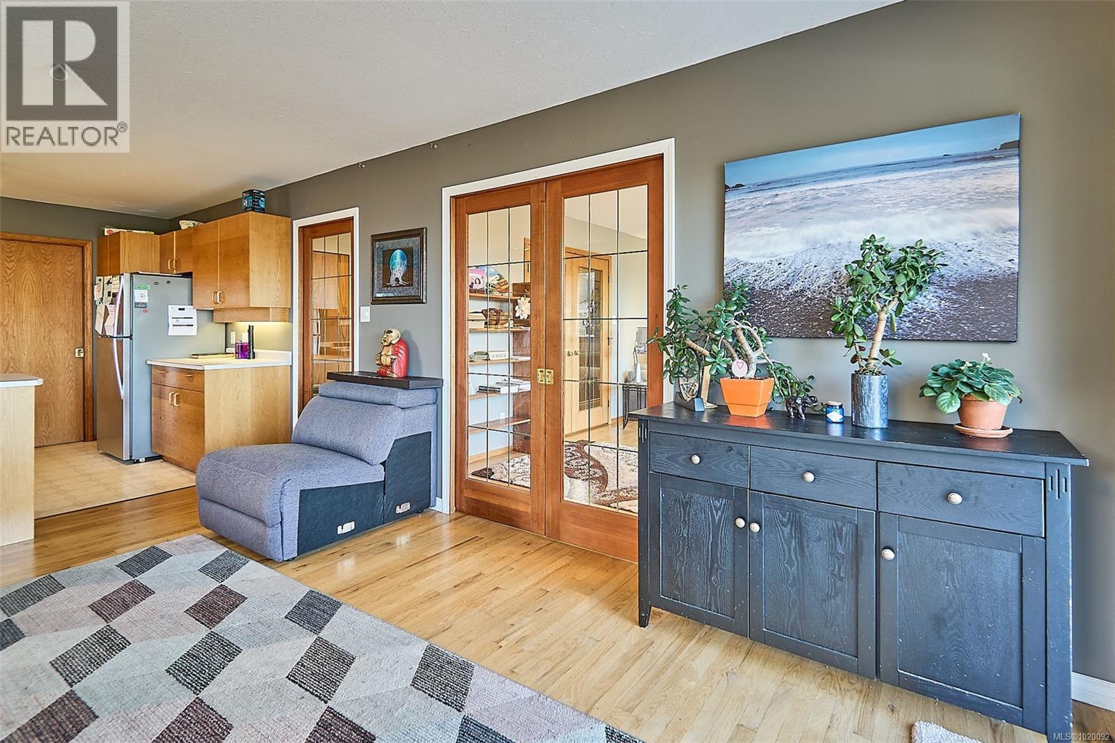 5422 Bayshore Dr, Nanaimo