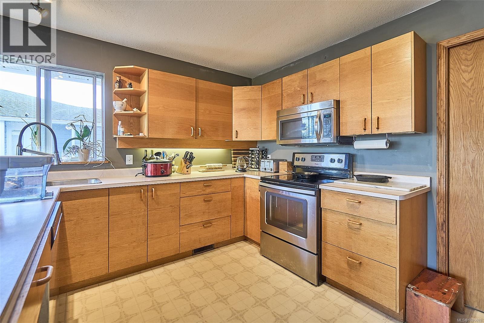 5422 Bayshore Dr, Nanaimo