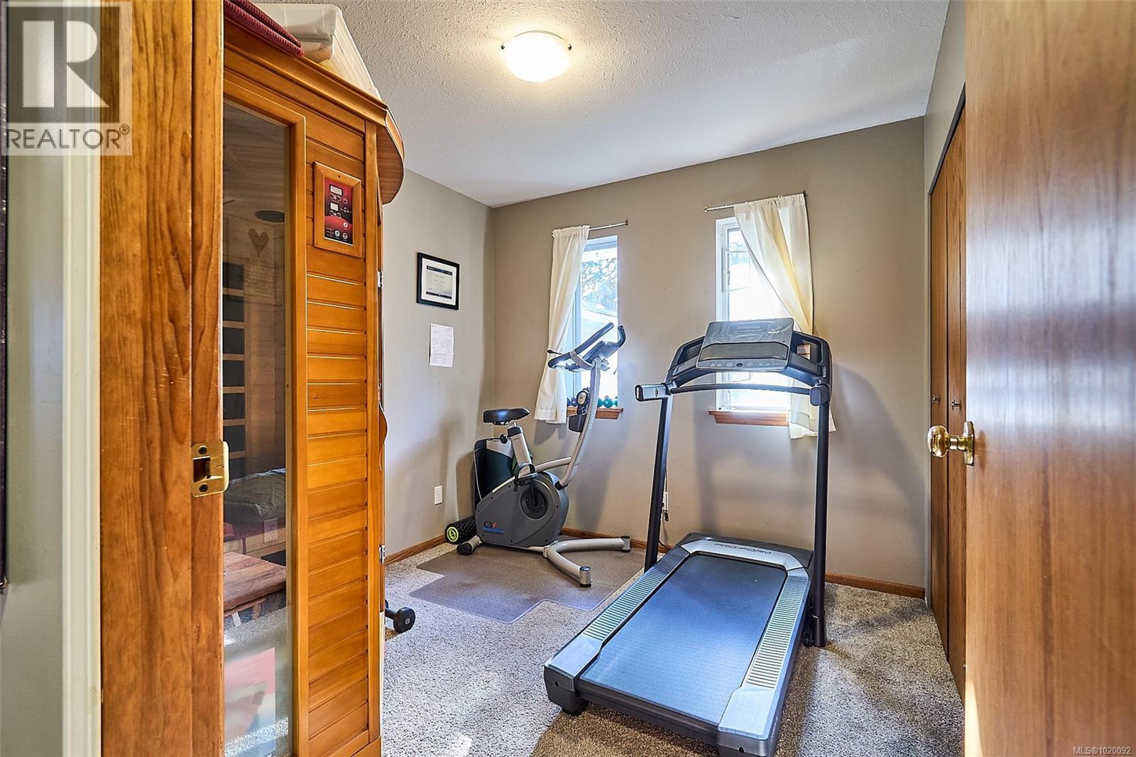 5422 Bayshore Dr, Nanaimo