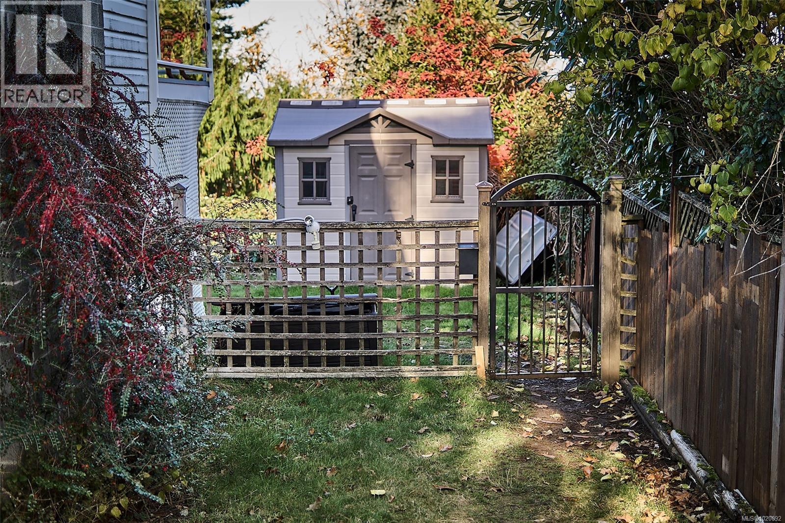 5422 Bayshore Dr, Nanaimo