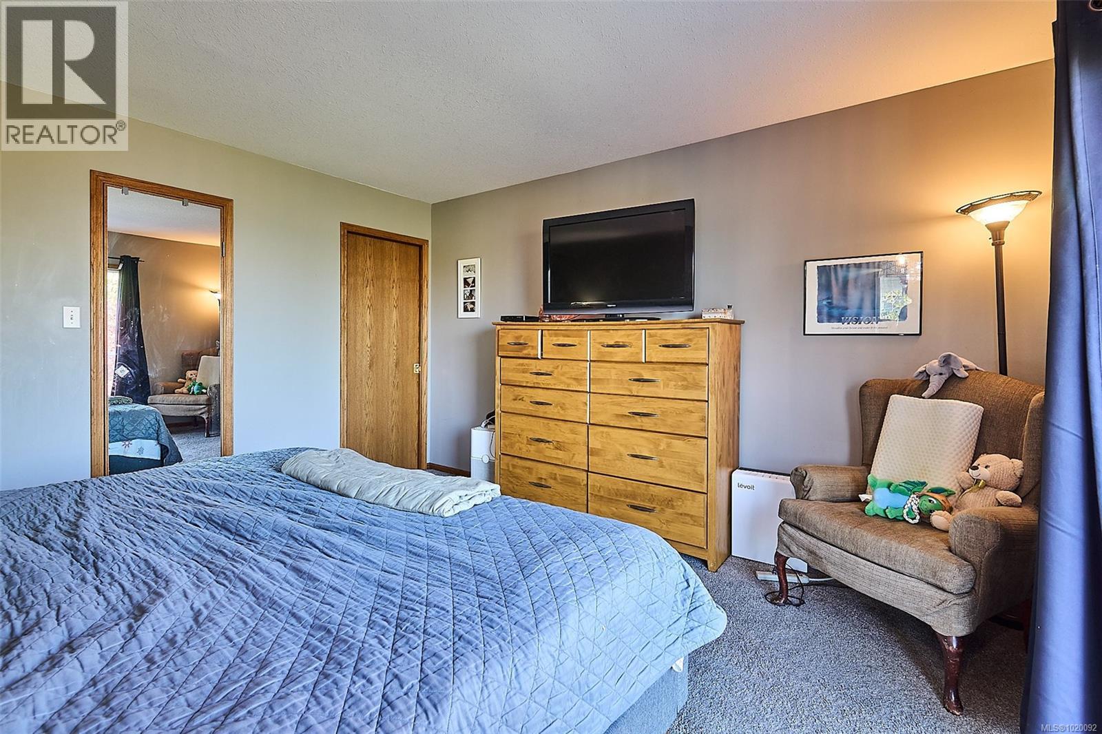 5422 Bayshore Dr, Nanaimo