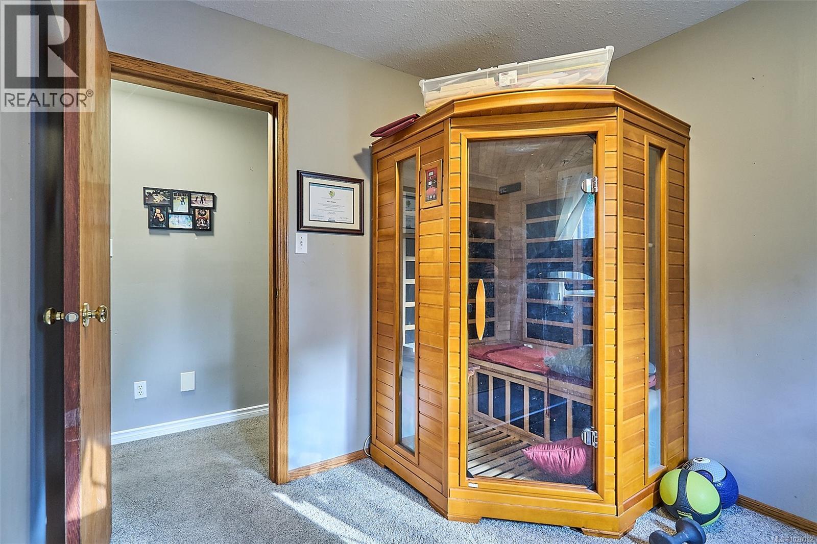 5422 Bayshore Dr, Nanaimo