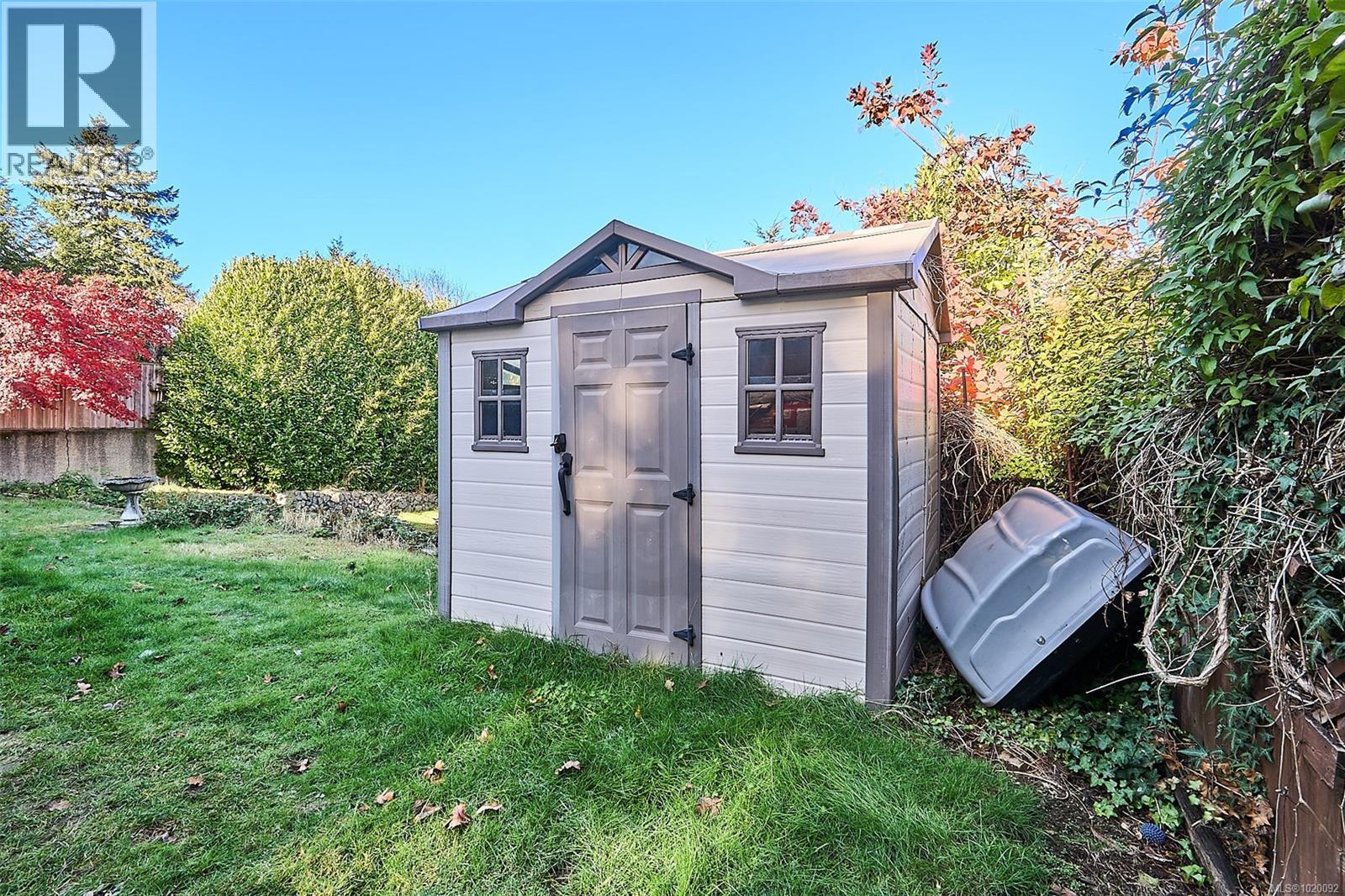 5422 Bayshore Dr, Nanaimo