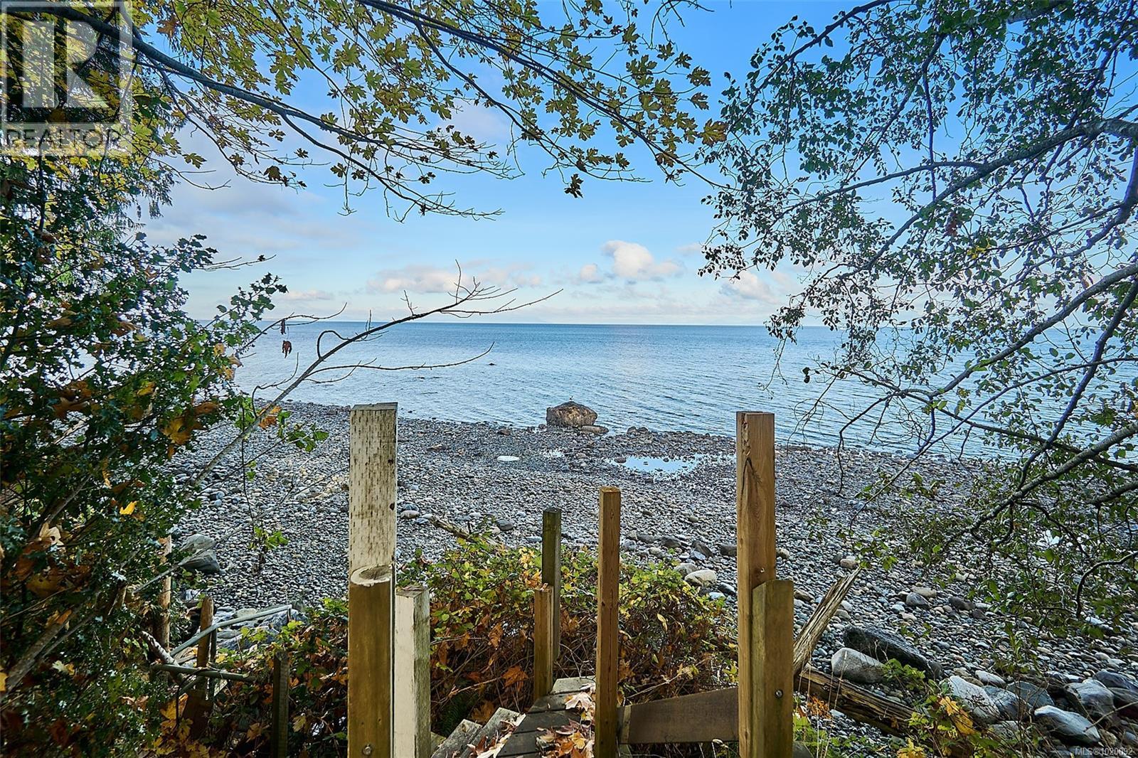 5422 Bayshore Dr, Nanaimo