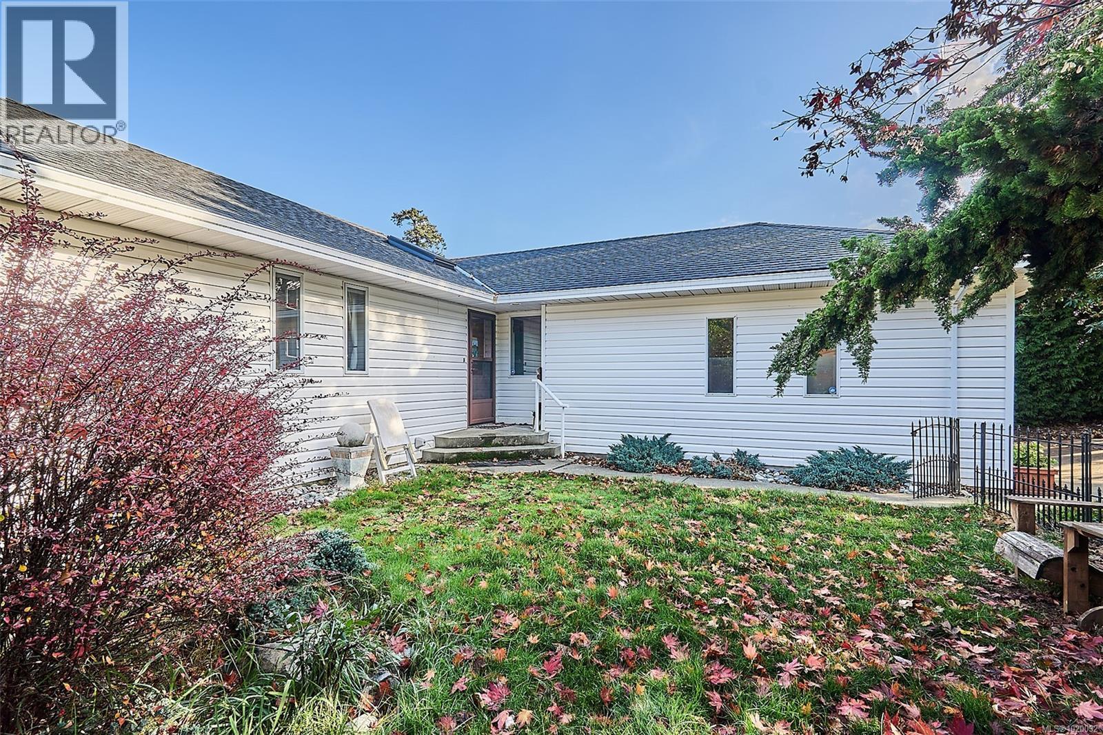 5422 Bayshore Dr, Nanaimo