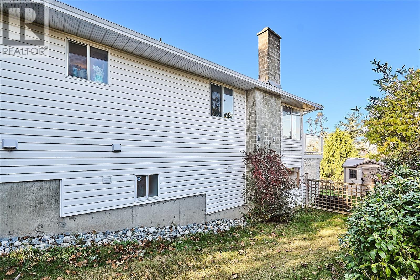 5422 Bayshore Dr, Nanaimo