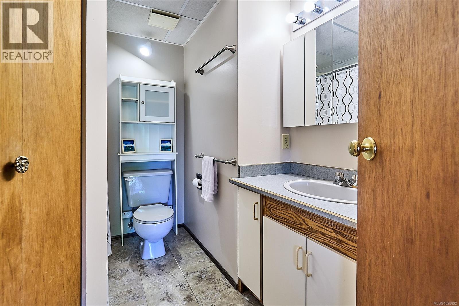 5422 Bayshore Dr, Nanaimo