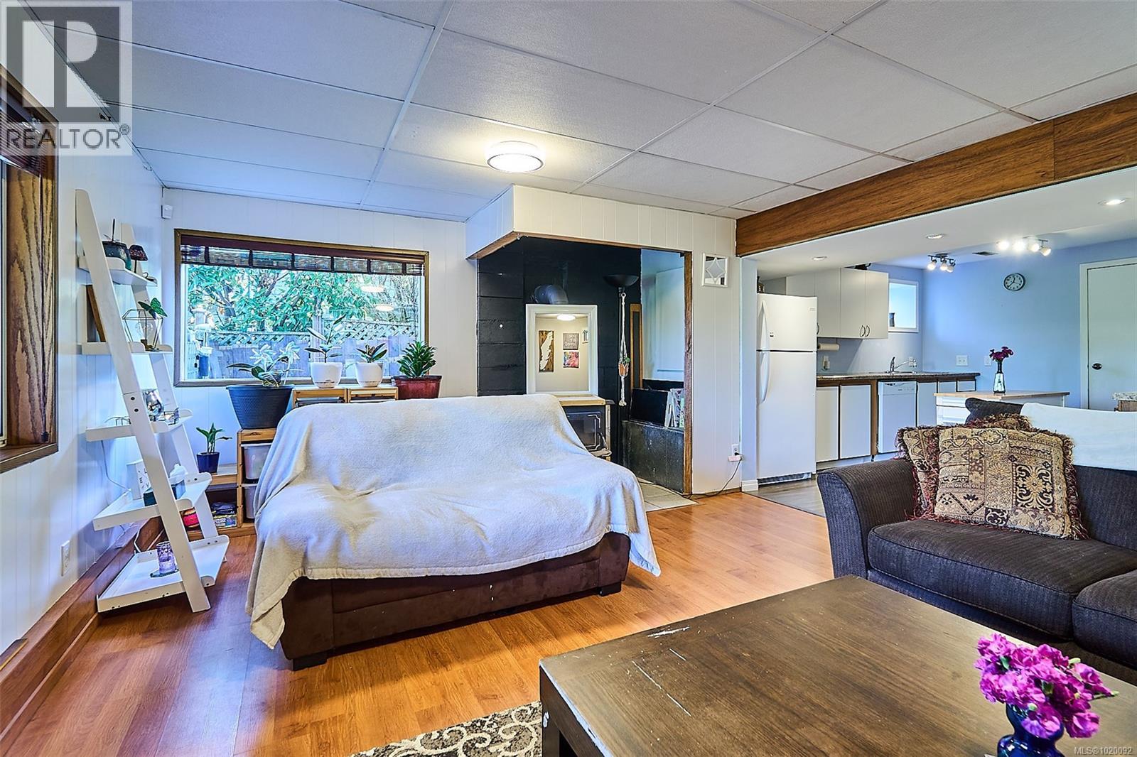 5422 Bayshore Dr, Nanaimo