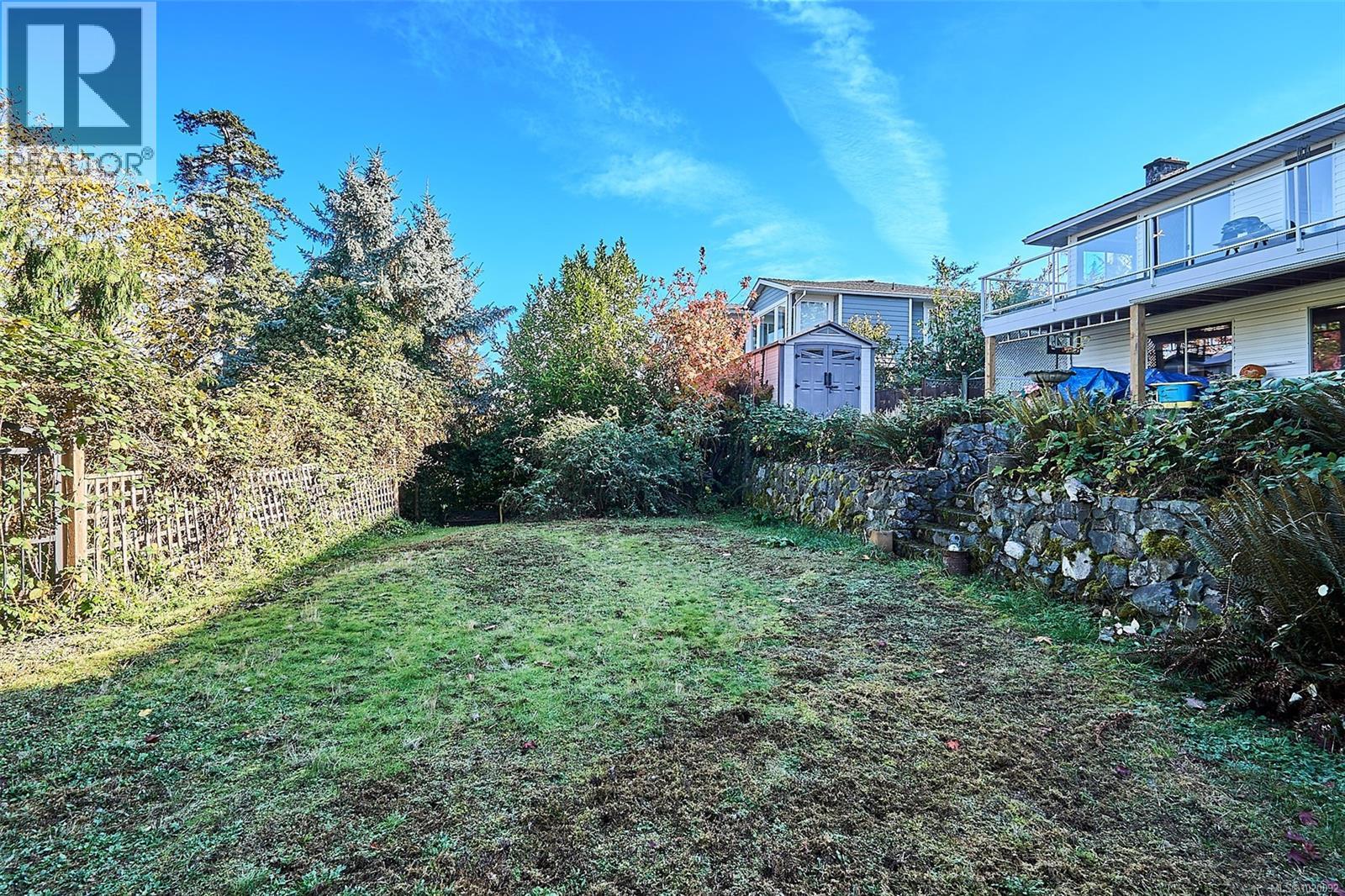 5422 Bayshore Dr, Nanaimo