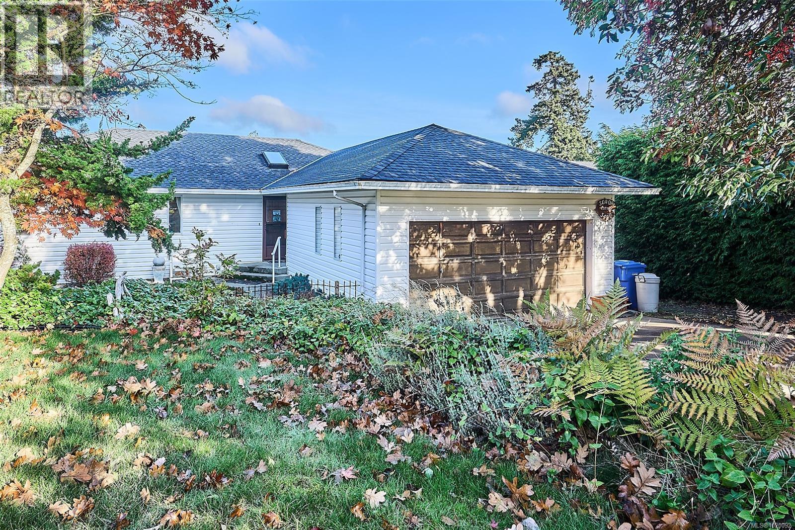 5422 Bayshore Dr, Nanaimo