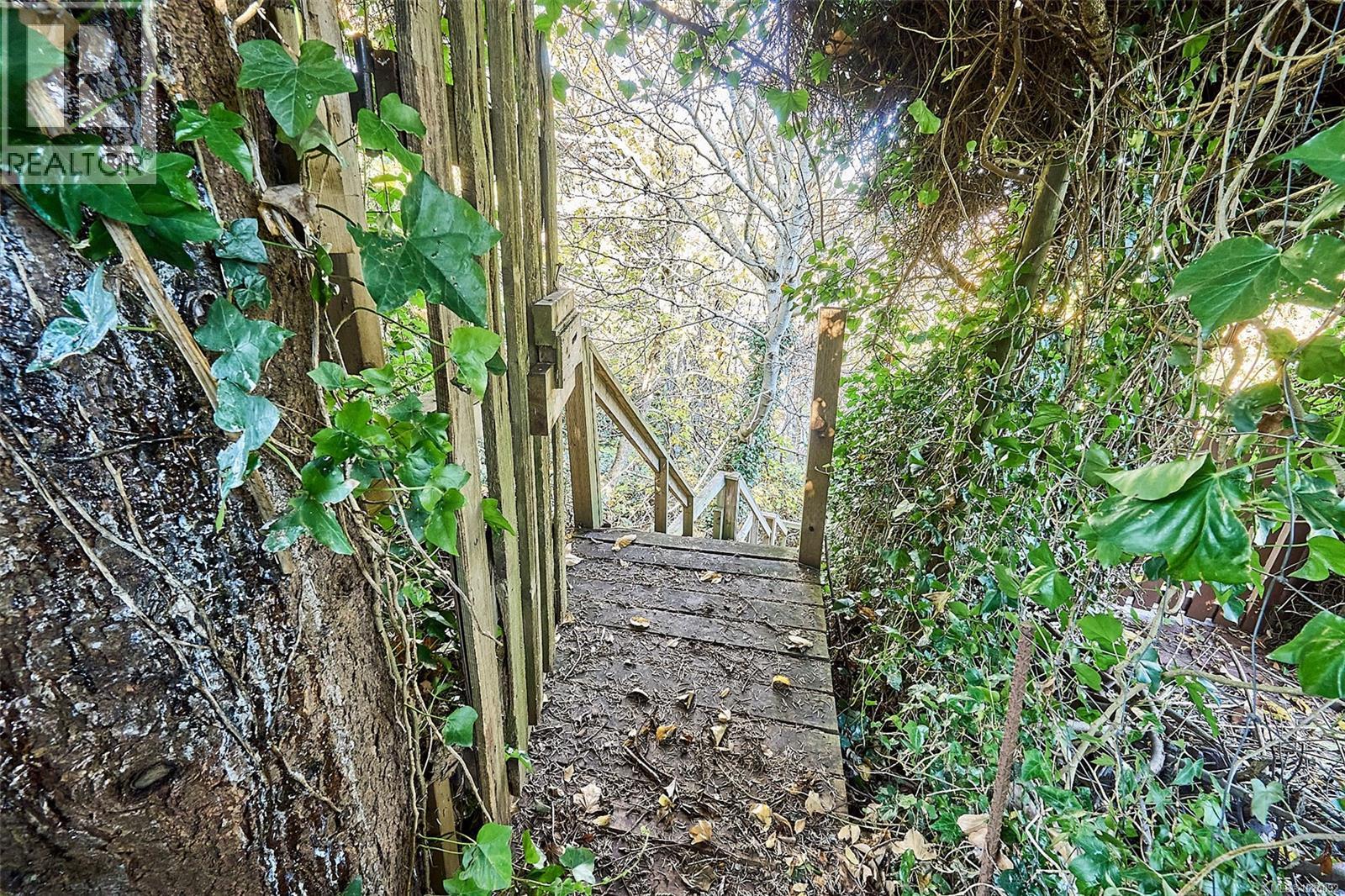 5422 Bayshore Dr, Nanaimo