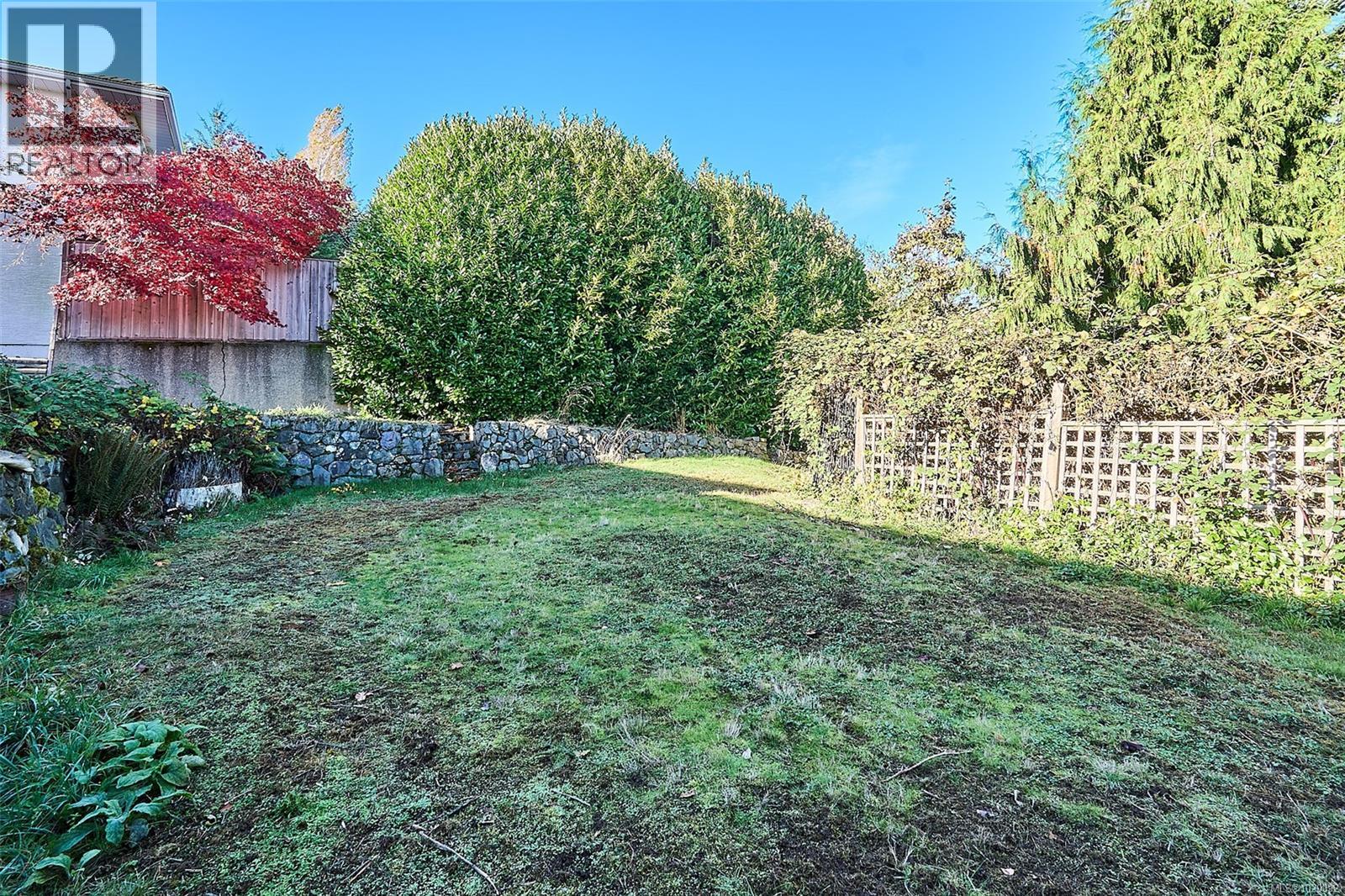 5422 Bayshore Dr, Nanaimo