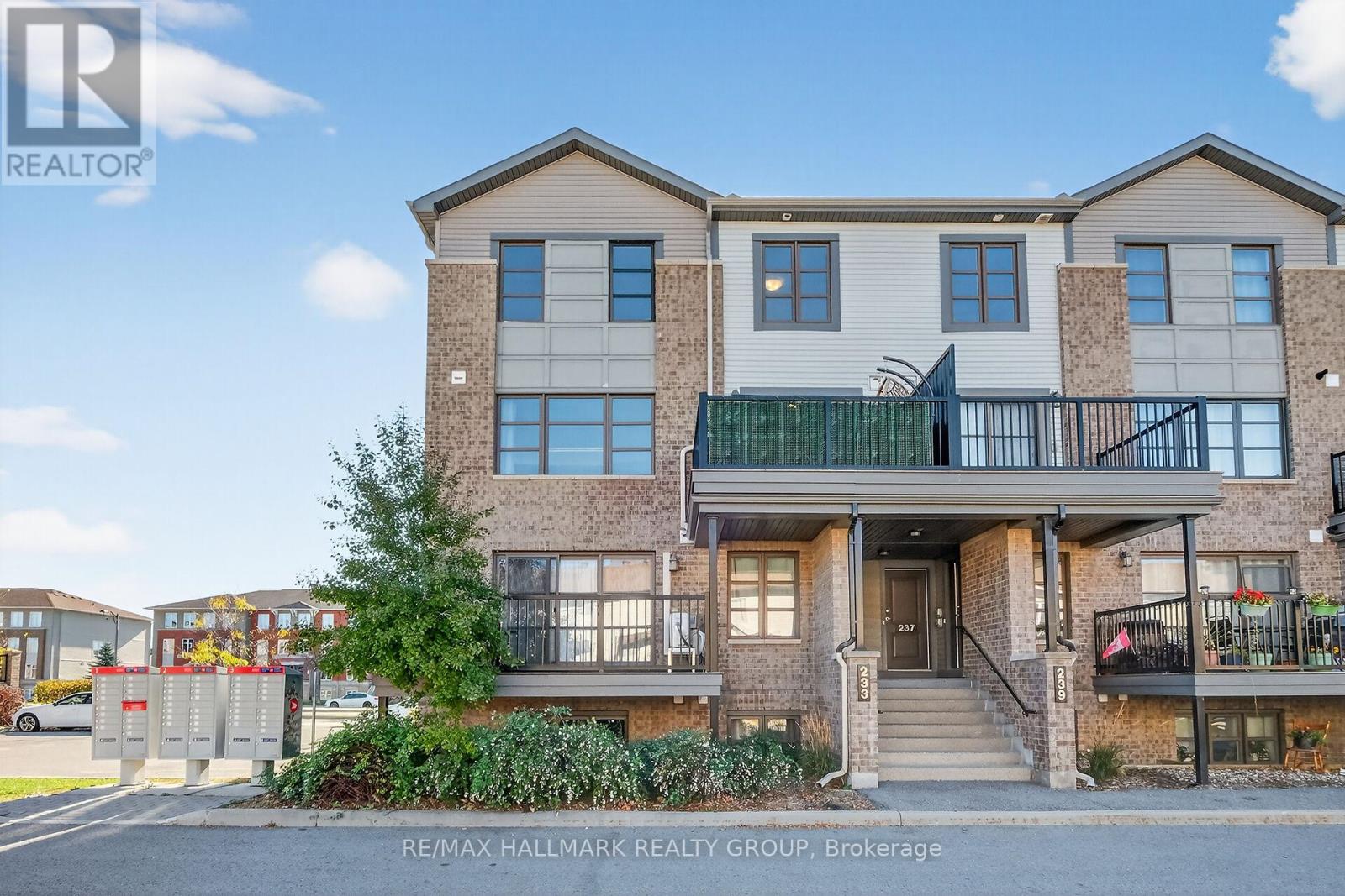 Upper Unit 2 bedroom condo