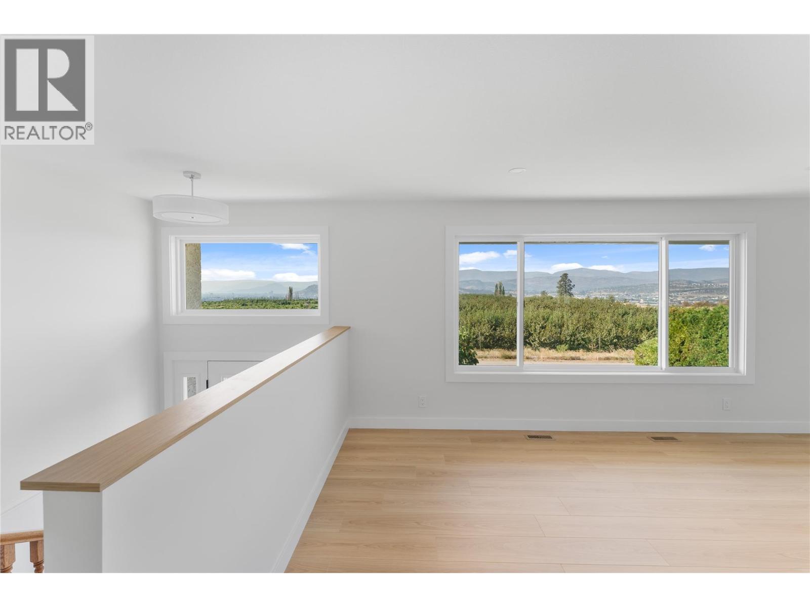  1175 Hillcrest Road, Kelowna