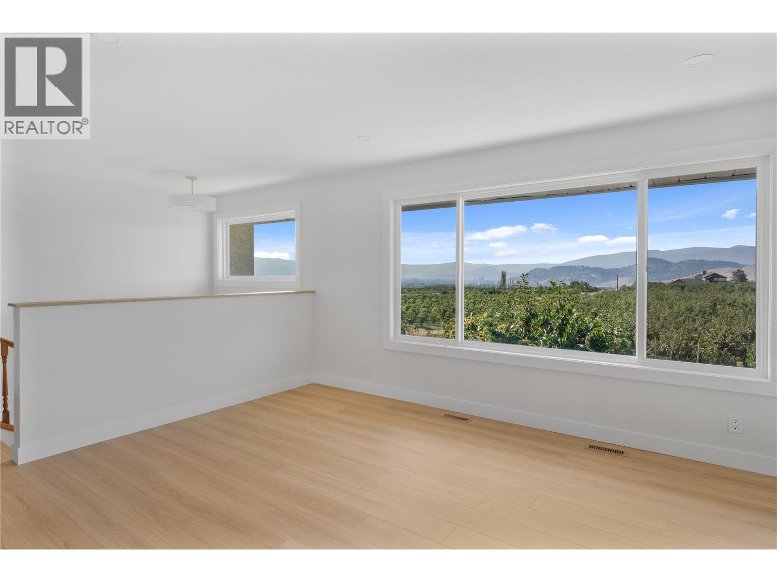  1175 Hillcrest Road, Kelowna