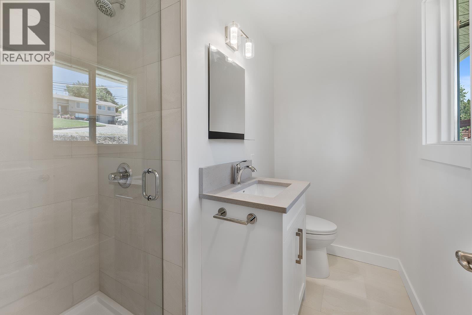  1175 Hillcrest Road, Kelowna