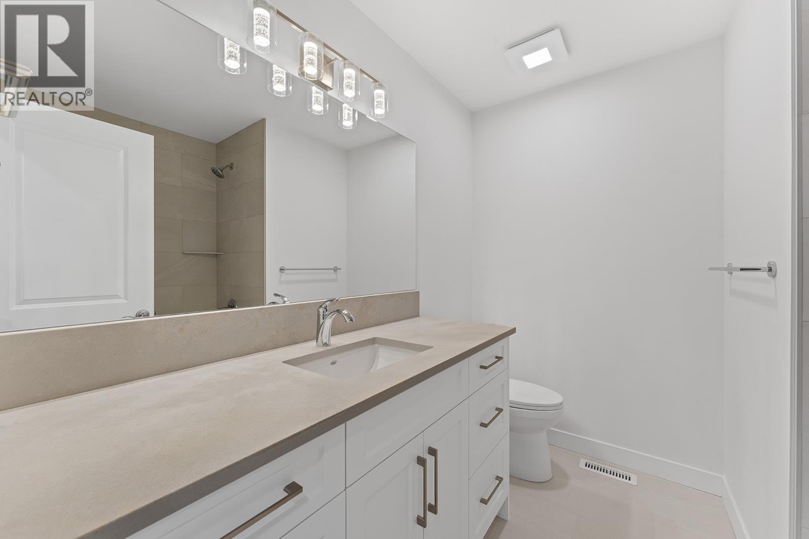  1175 Hillcrest Road, Kelowna