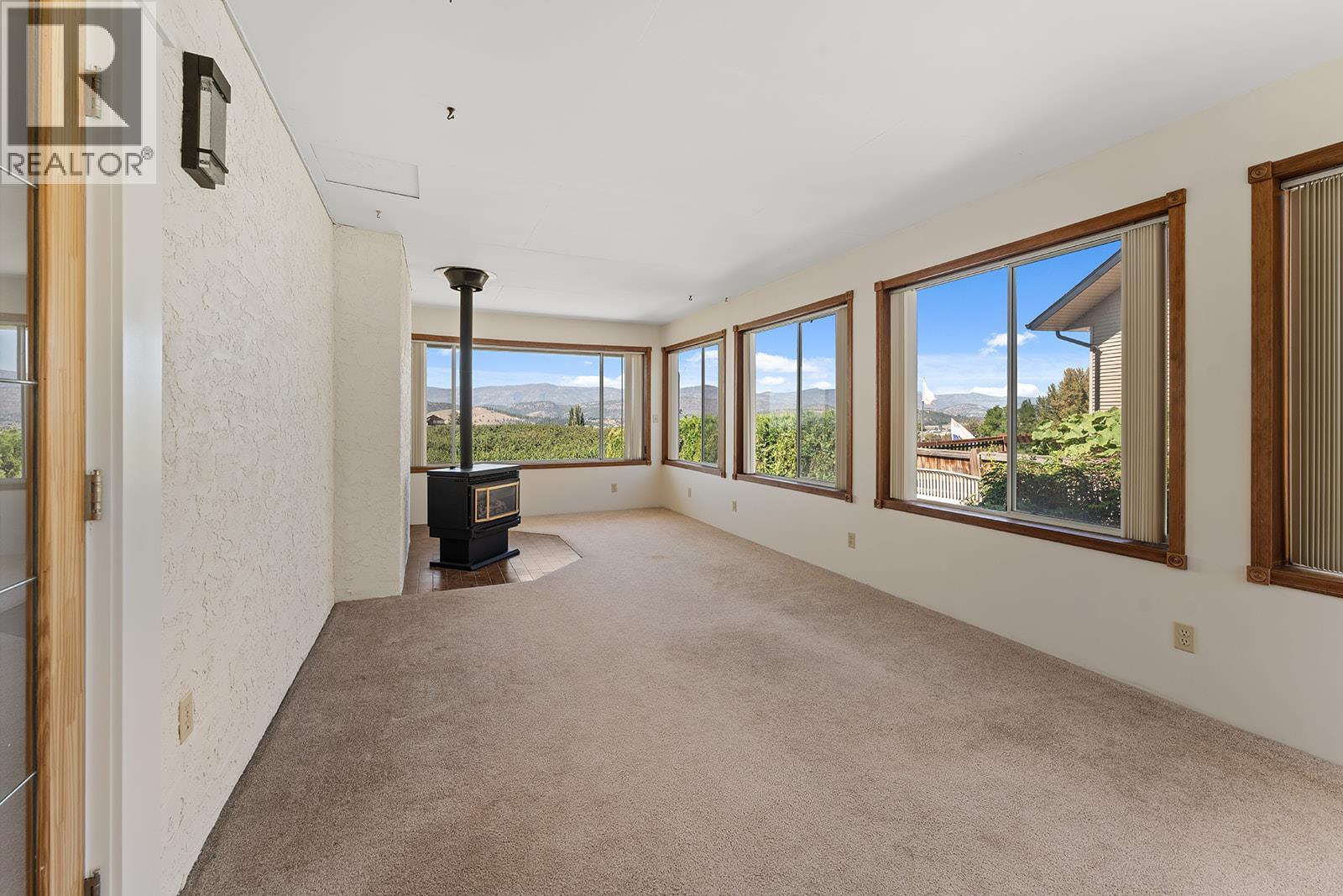  1175 Hillcrest Road, Kelowna