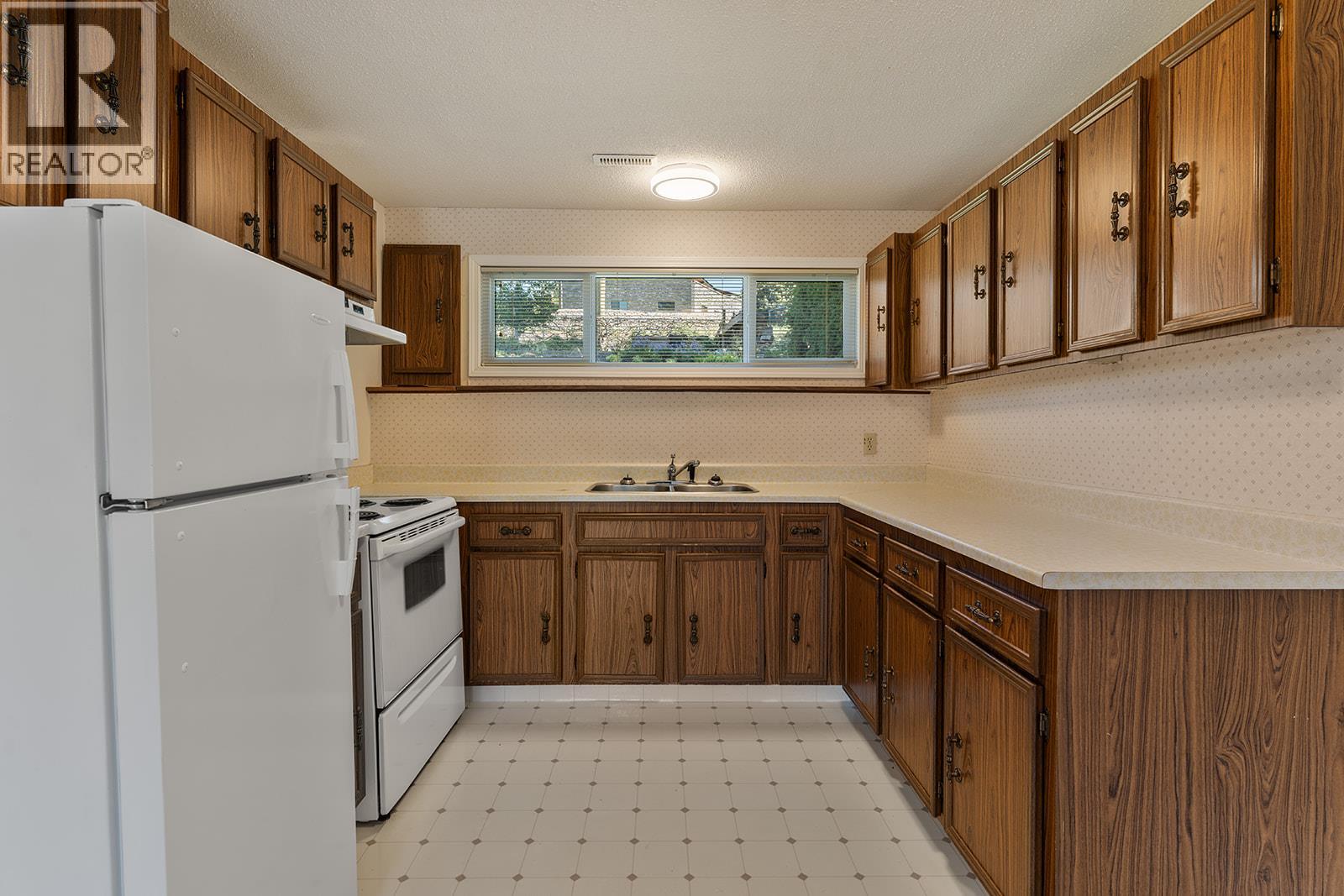  1175 Hillcrest Road, Kelowna