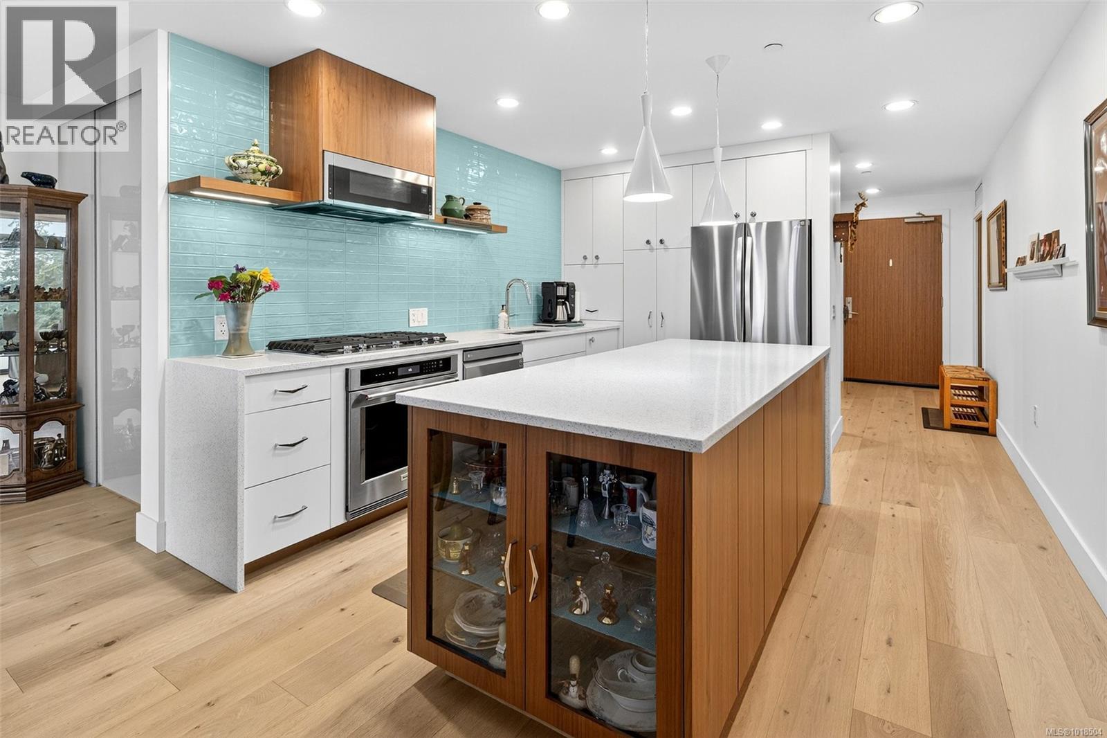 403 3223 Selleck Way, Colwood