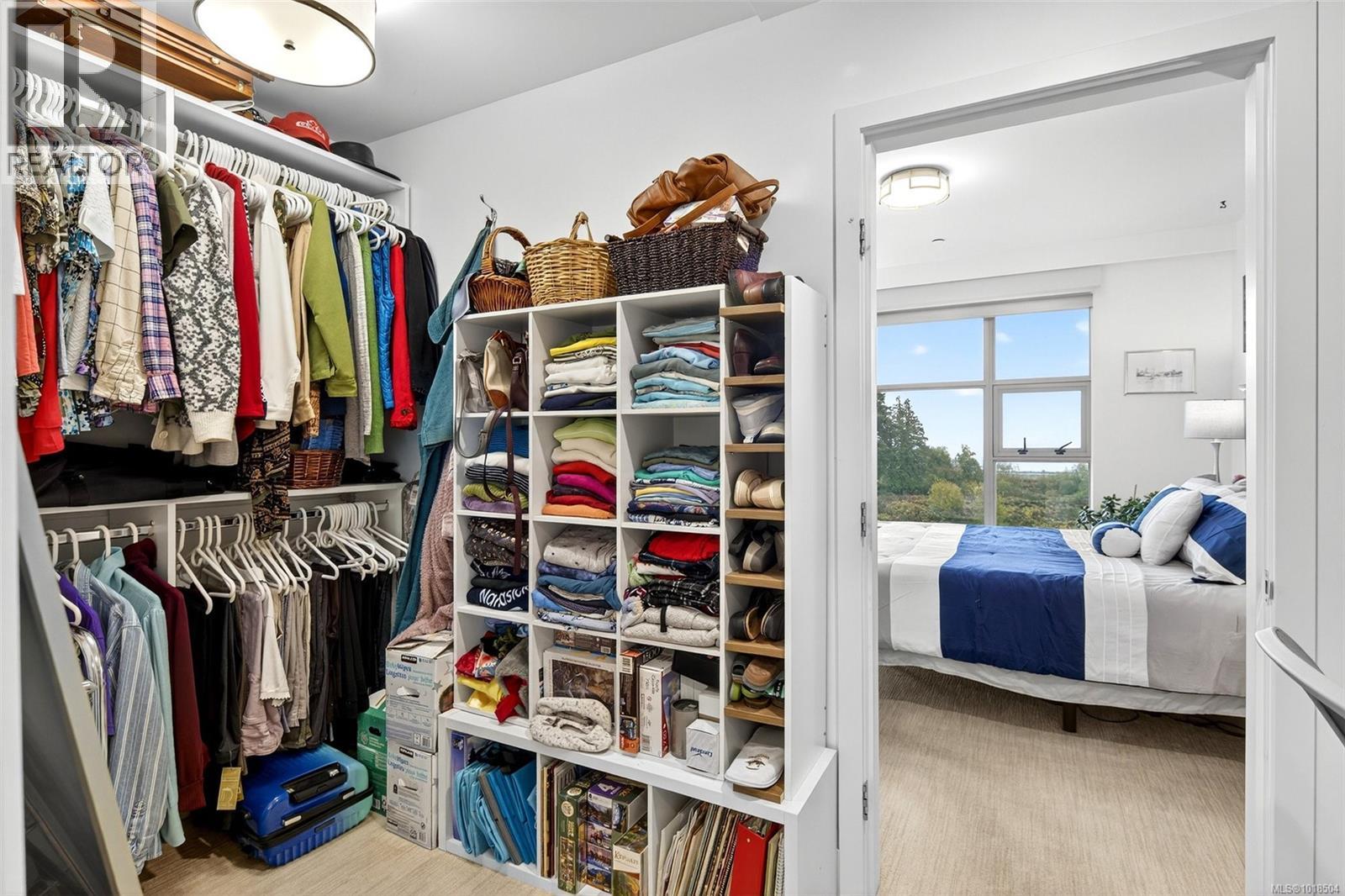 403 3223 Selleck Way, Colwood