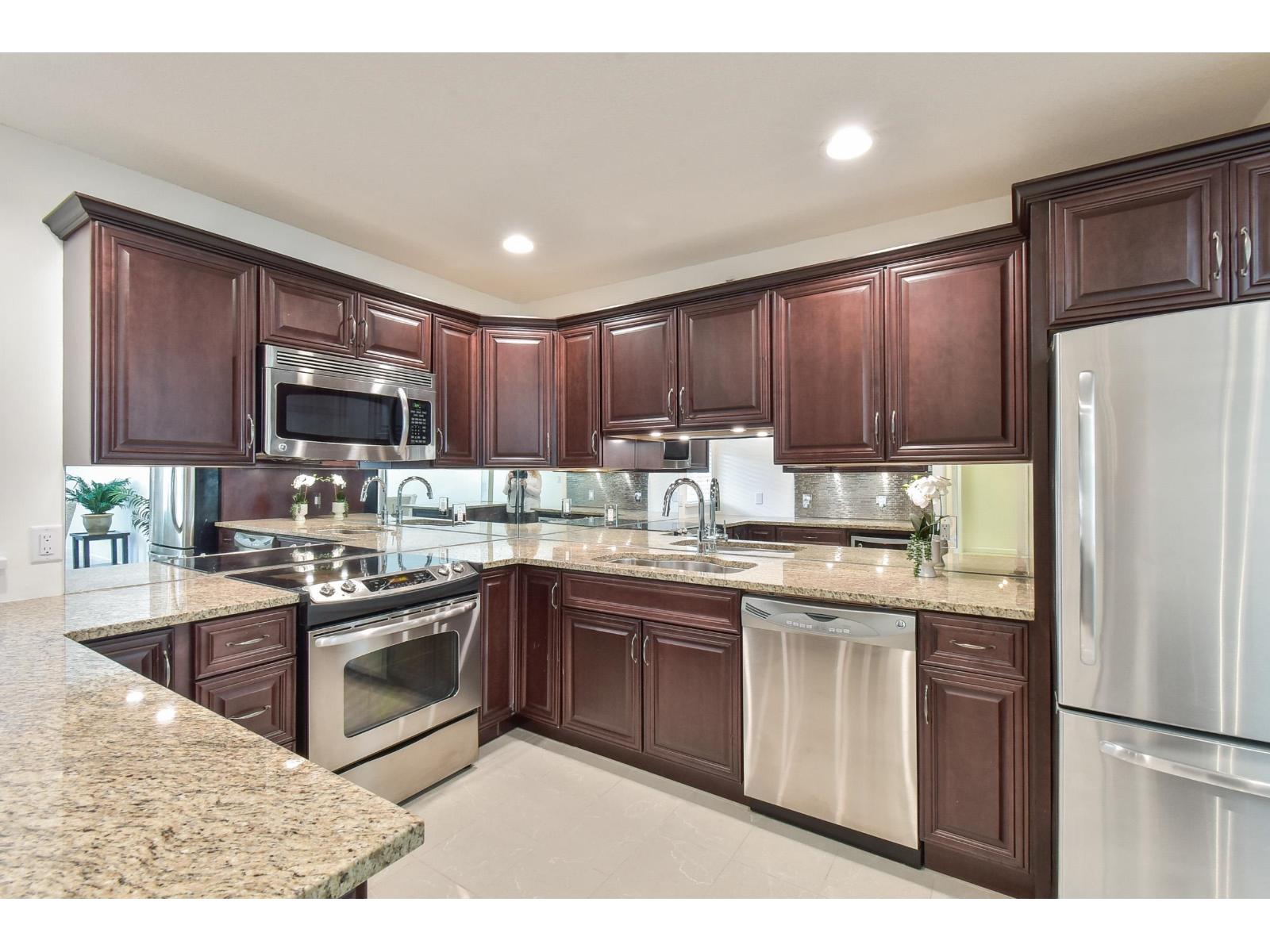 303 15255 18 AVENUE, Surrey