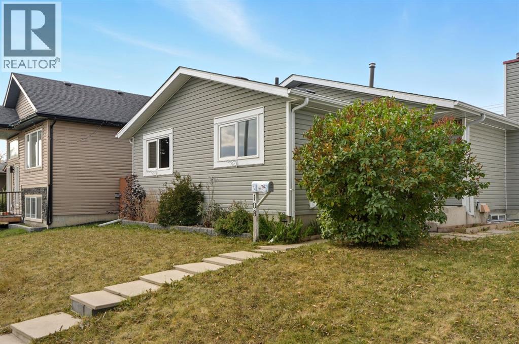 Single Family House Bungalow for Sale in  Falchurch Crescent NE Falconridge Calgary 