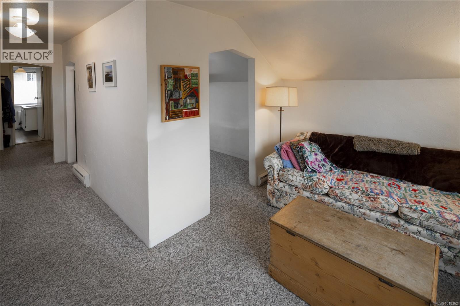 305 Linden Ave, Victoria