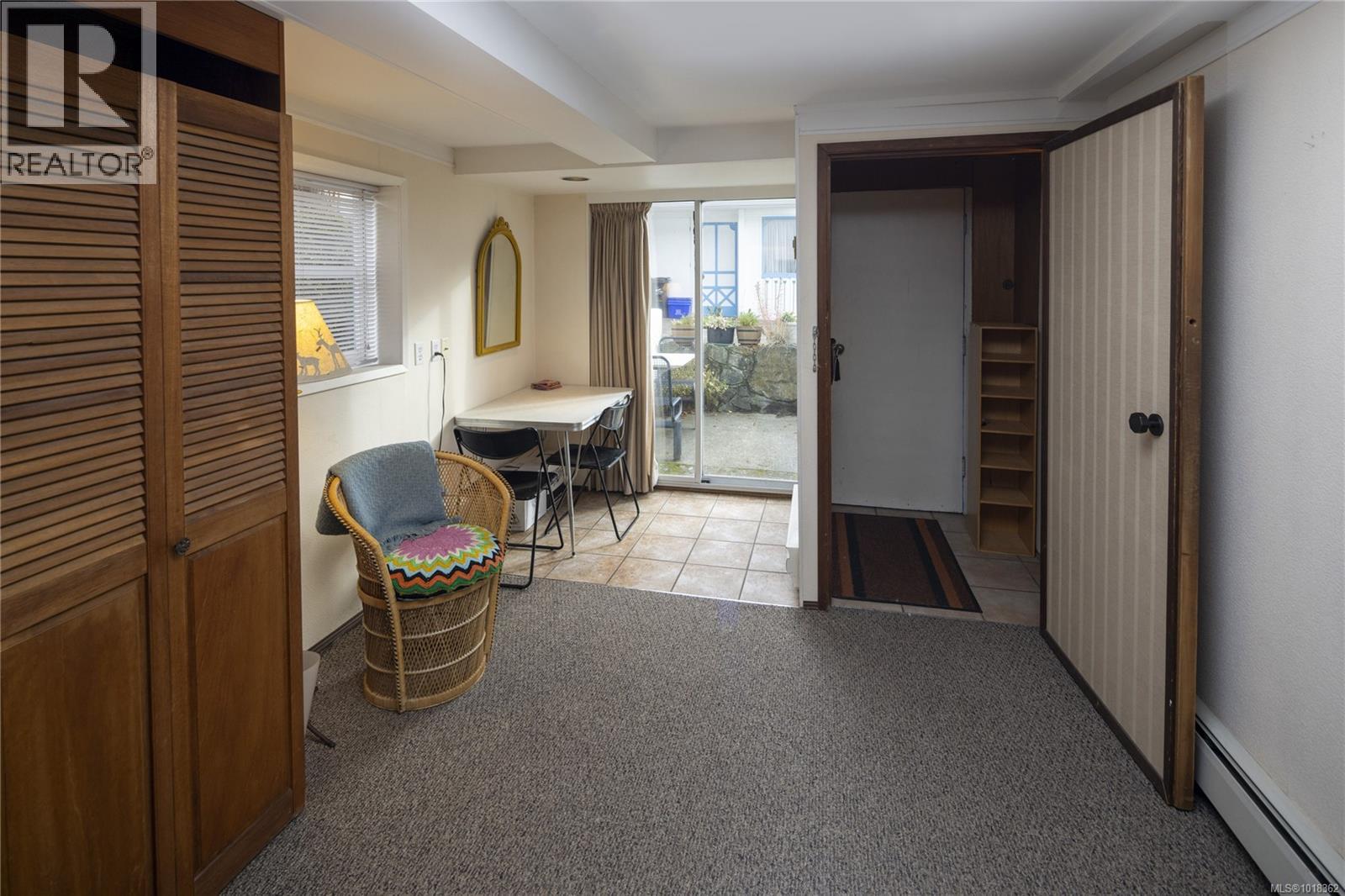 305 Linden Ave, Victoria