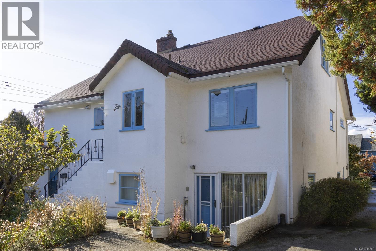 305 Linden Ave, Victoria